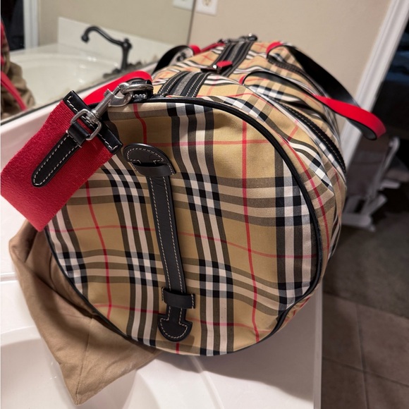 100% Authentic BURBERRY Large Vintage Check & Leather Barrel Bag - Free Shipping - Picture 12 of 16